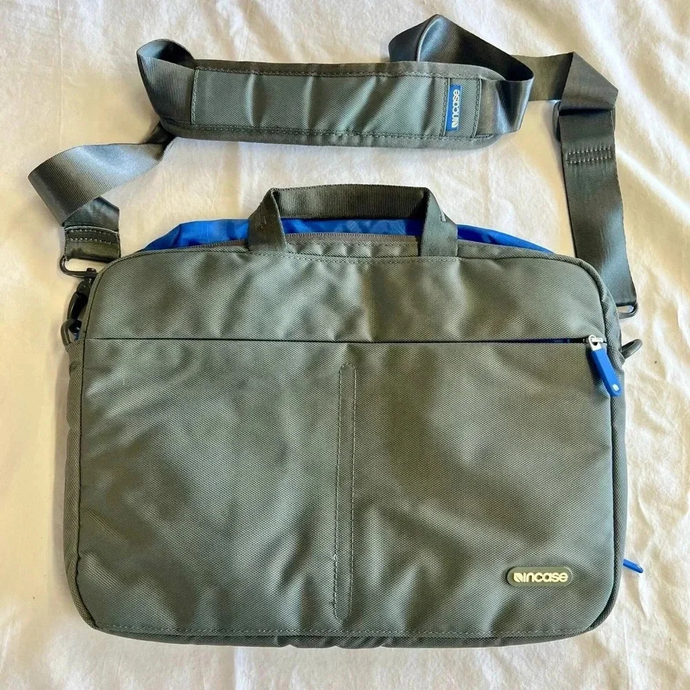 Incase‎ laptop grey bag/case.